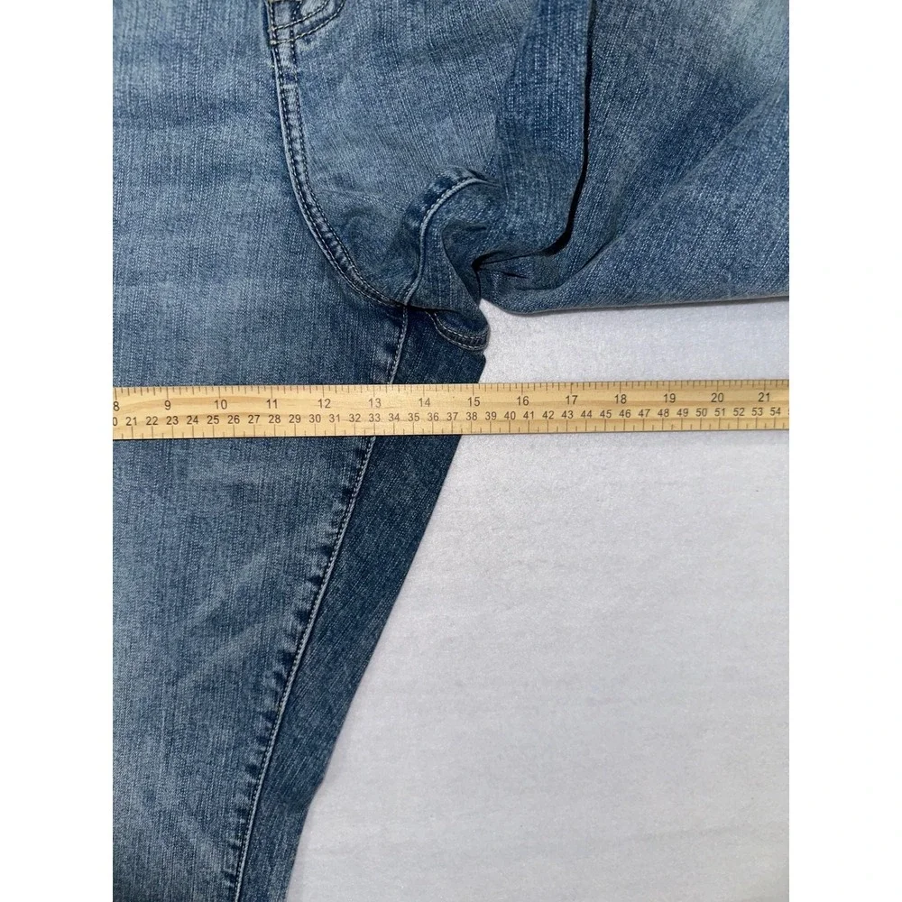Torrid Crop Boyfriend Vintage Stretch Mid Rise Women'sβ Distressed Jeans Size 26 - Picture 3 of 9